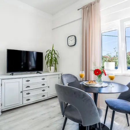 Leona Lux With Terrace & Free Parking 아파트 *