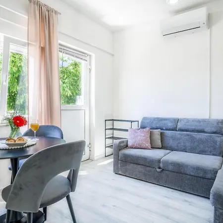 Leona Lux With Terrace & Free Parking *