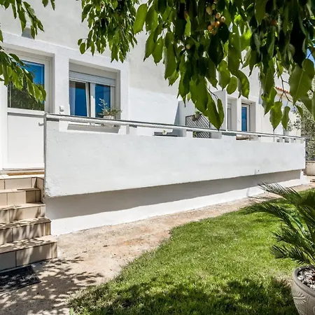 Leona Lux With Terrace & Free Parking *