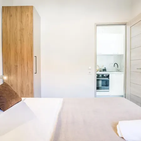 Leona Lux With Terrace & Free Parking *